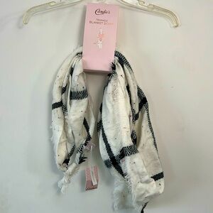 Candie’s triangle blanket scarf
